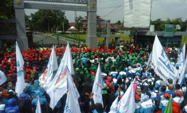 Demo Buruh Tuntut Bupati Bogor Cabut PP 78 Tentang UMK