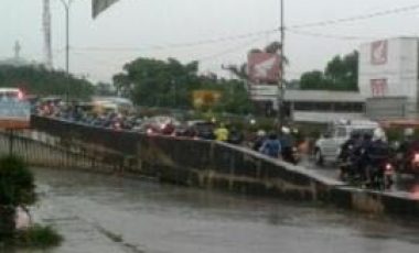 Banjir Hingga 70cm Melanda Perumahan Cibodas Kota Tanggerang Banten