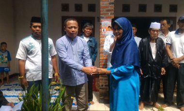 Sapu Lidi Ikuti Kampanye Saipudin, Calon Kades Tajurhalang Bogor No.4