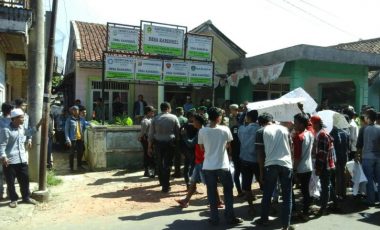 Kantor Desa Karehkel Leuwiliang Bogor Didemo Warganya