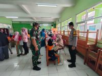 Anggota Koramil 06-03/Bogor Timur Laksanakan pendampingan Vaksinasi Usia 6-11 Tahun