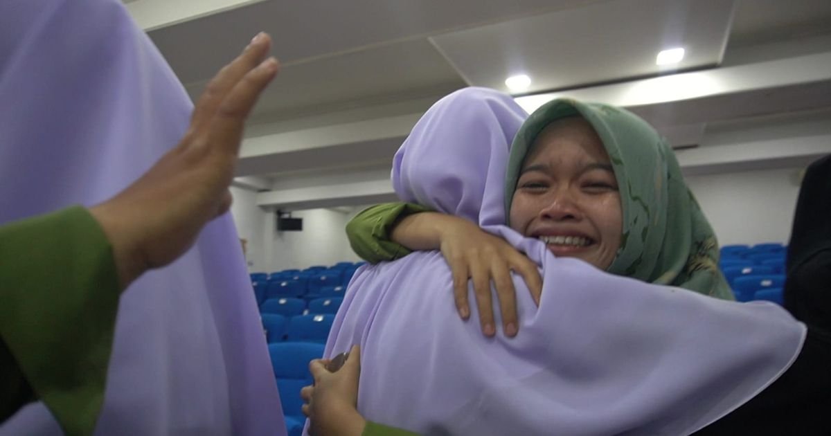 Sebanyak 21 pelajar asal Tamavitaya Mulnity School, Thailand, resmi mengakhiri program pertukaran pelajar selama dua pekan di Bogor. Acara penutupan yang berlangsung penuh haru tersebut digelar di Auditorium Gedung C Universitas Islam Bogor (UIB) /Prabu