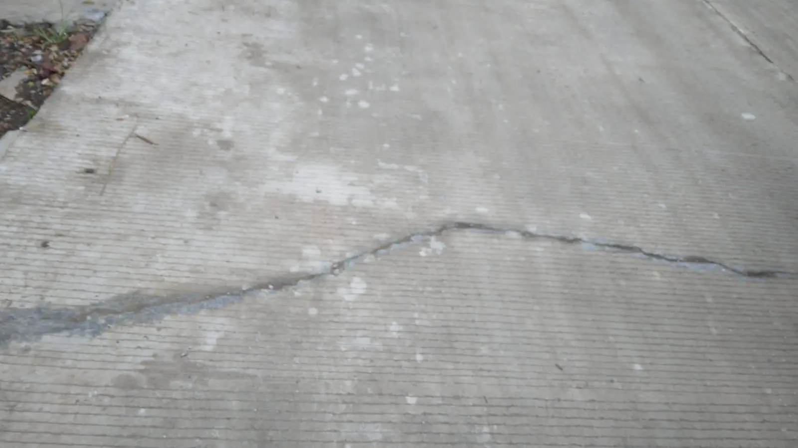 Penampakan Proyek Jalan Bankeu 2025 di Desa Sanja Citeureup Menuai Protes