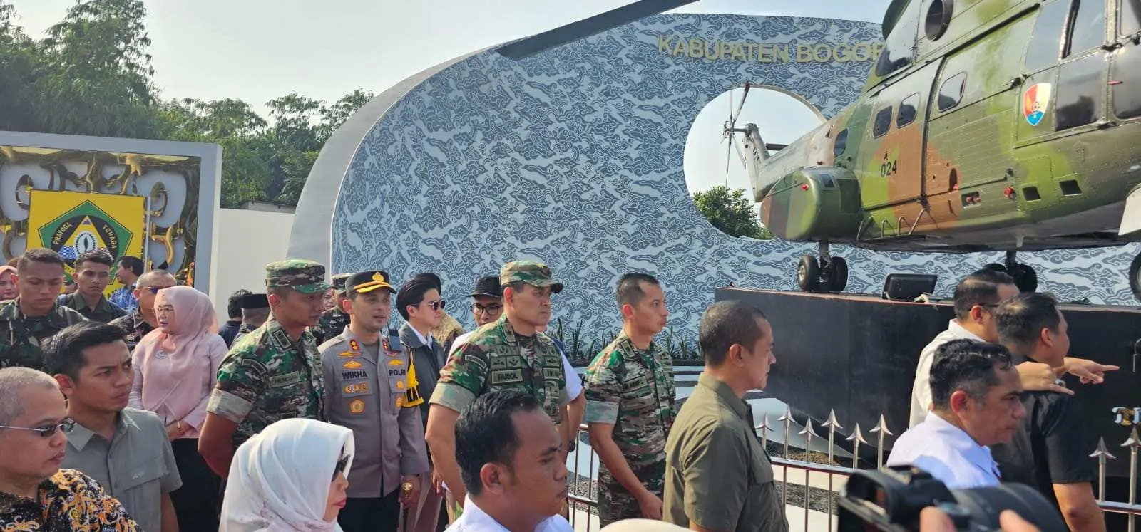 Danrem 061/SK Dampingi Panglima TNI Hadiri Peresmian Monumen Helikopter di Kab. Bogor