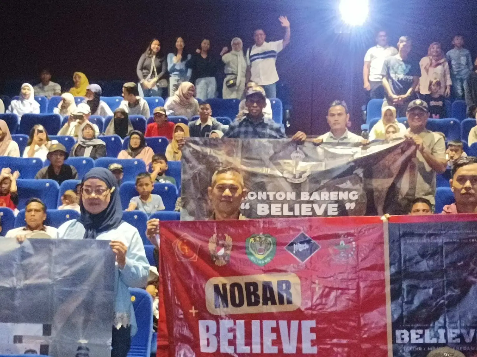 Dandim 0622/Kab. Sukabumi Bersama Ketua Persit dan Keluarga Besar TNI Saksikan Film Inspiratif 