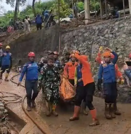 Danrem 061/Sk Berikan Apresiasi Pada TNI-Polri yang Telah Bantu Evakuasi Korban Longsor di Cisarua