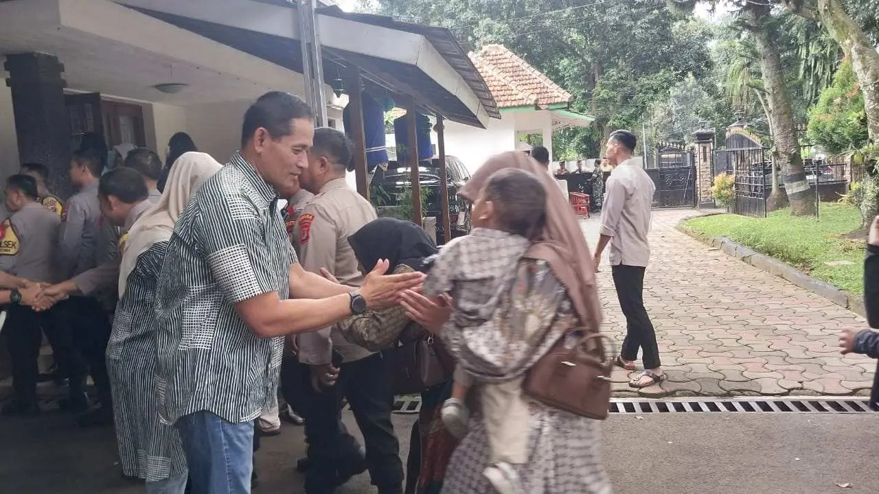 Momen Kebersamaan Danrem 061/Sk Bersama para Prajurit dan Keluarga di Hari Raya Idul Fitri
