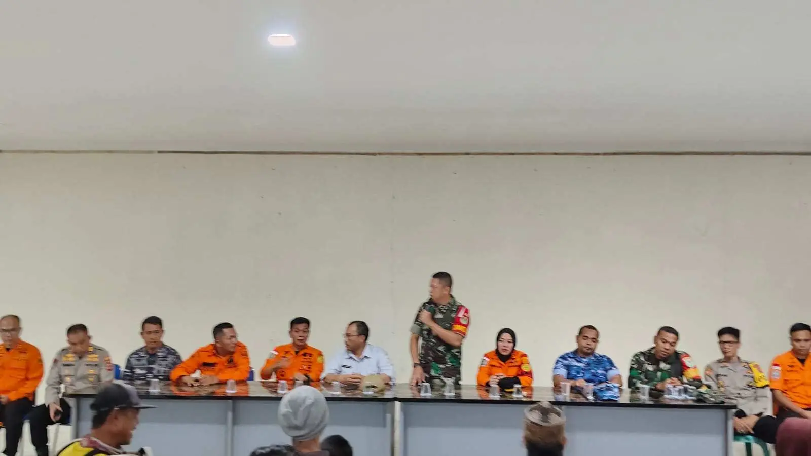 Dandim 0622/Kab.Sukabumi Bantu Evakuasi dan Penyerahan 71 Korban yang Terjebak di Dermaga PT SBP