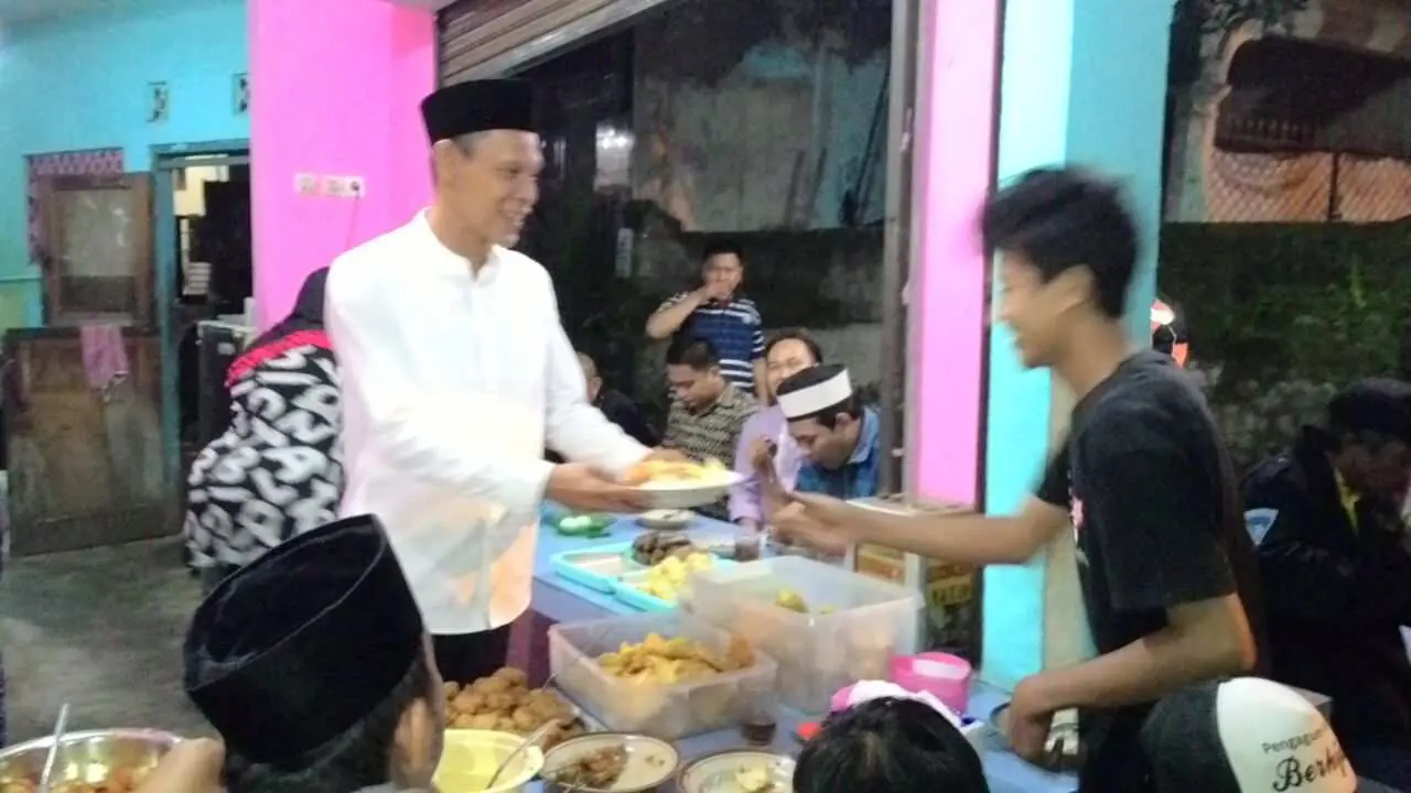 Jaro Ade Jualan Nasi Uduk
