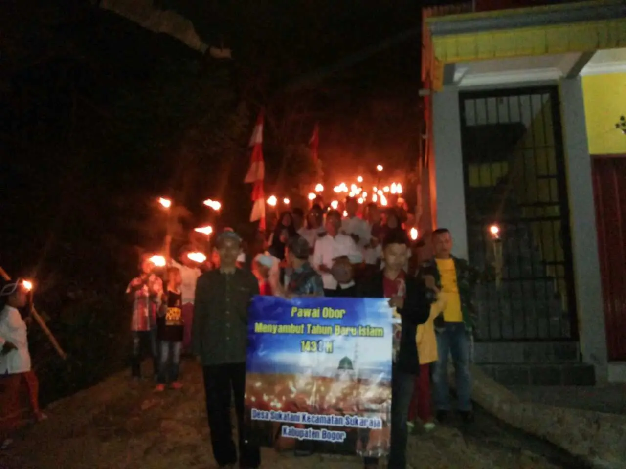 Pawai Obor Meriahkan Gema 1 Muharam 1438 H Di Cibedug Girang