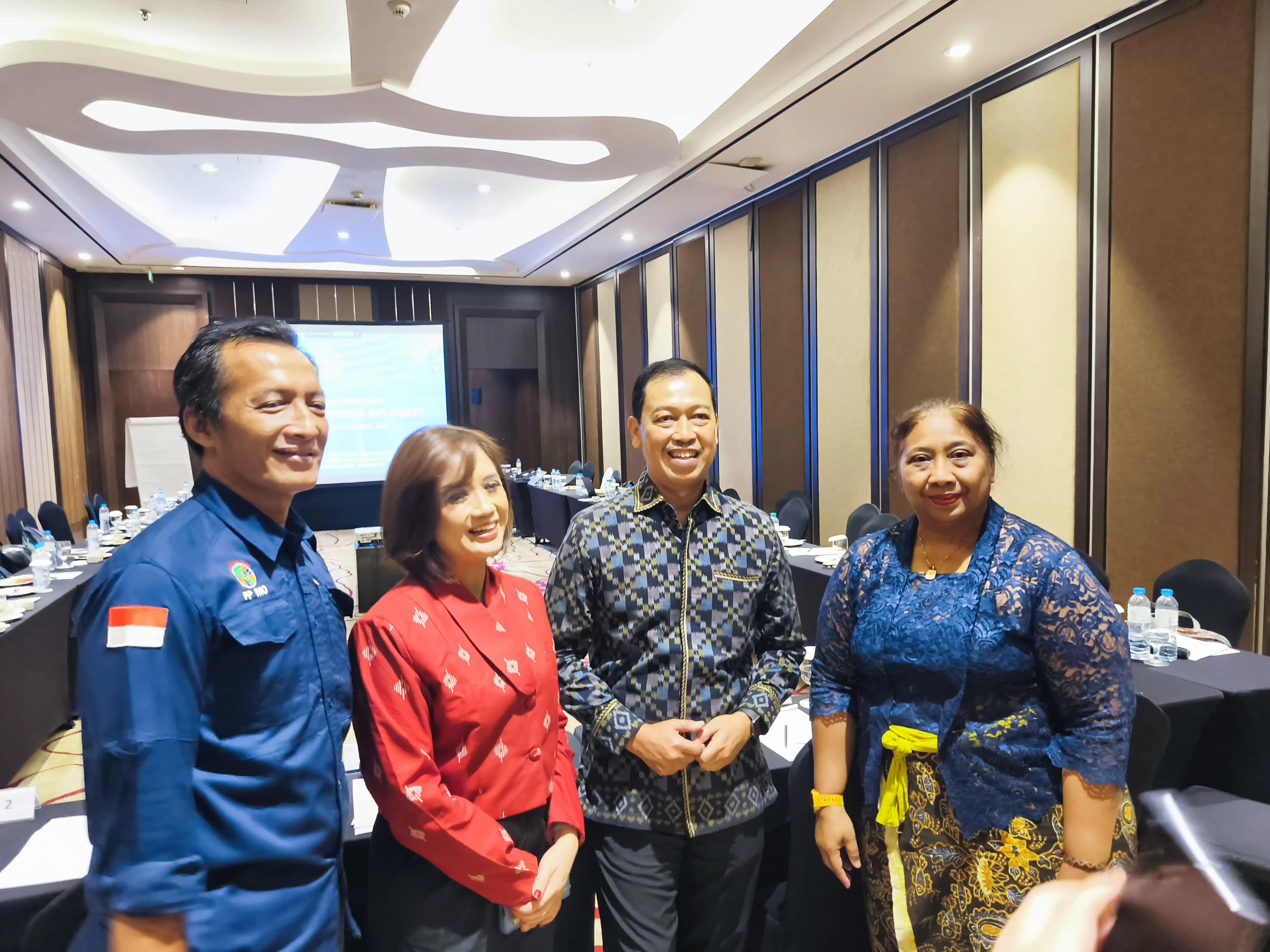 Ketum Dwi Christianto dan Sekjen Telly Wakili IWO di FGD Kementerian Luar Negeri