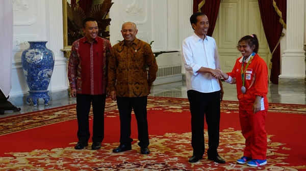 Sri Wahyuni Langsung Cium Tangan Jokowi