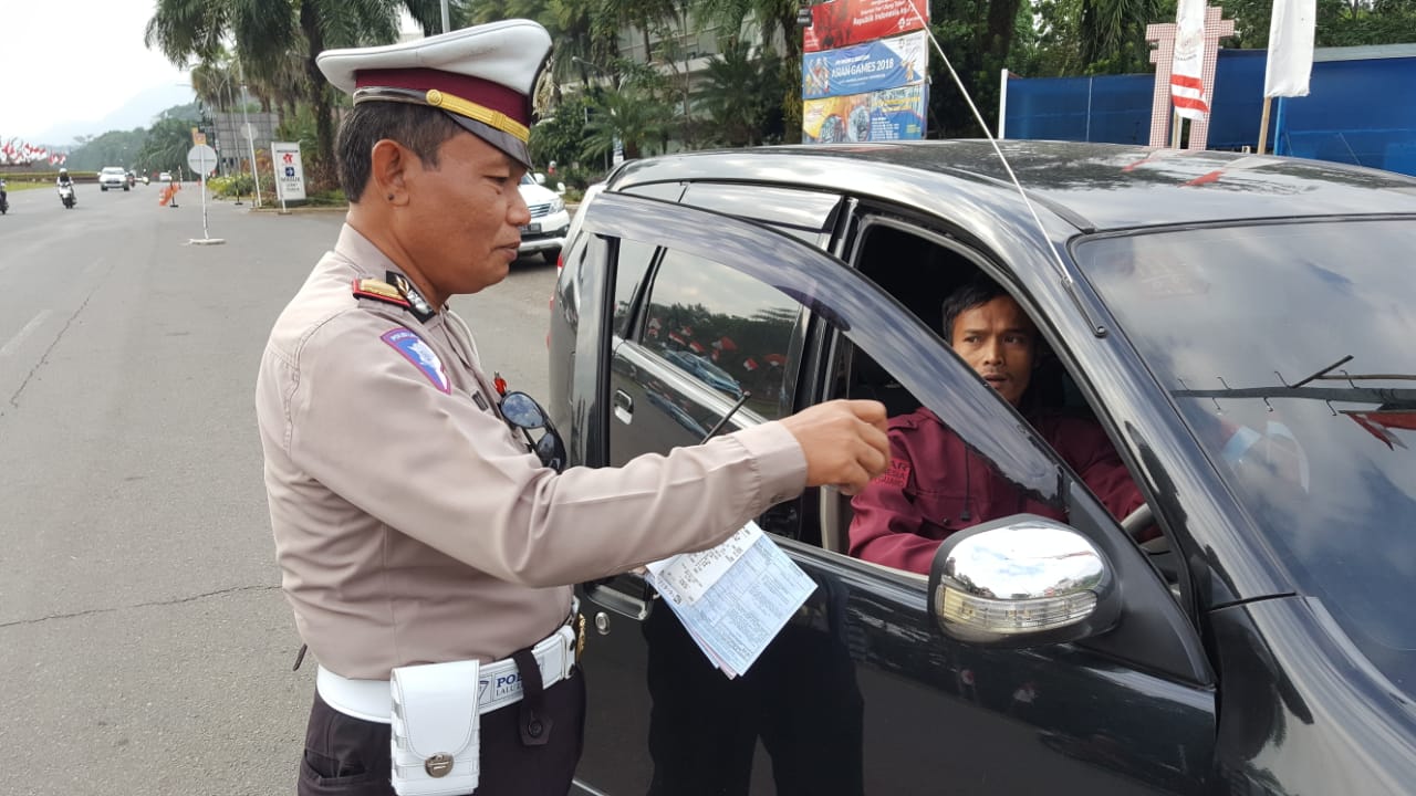 Operasi Penindakan Terhadap Pengendara Taxi Mangkal Disembarang Tempat