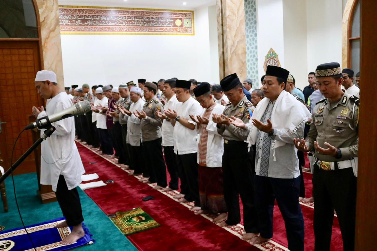 Kapolresta Bogor Kota Sholat Subuh Berjamaah di Masjid Dzikrullah