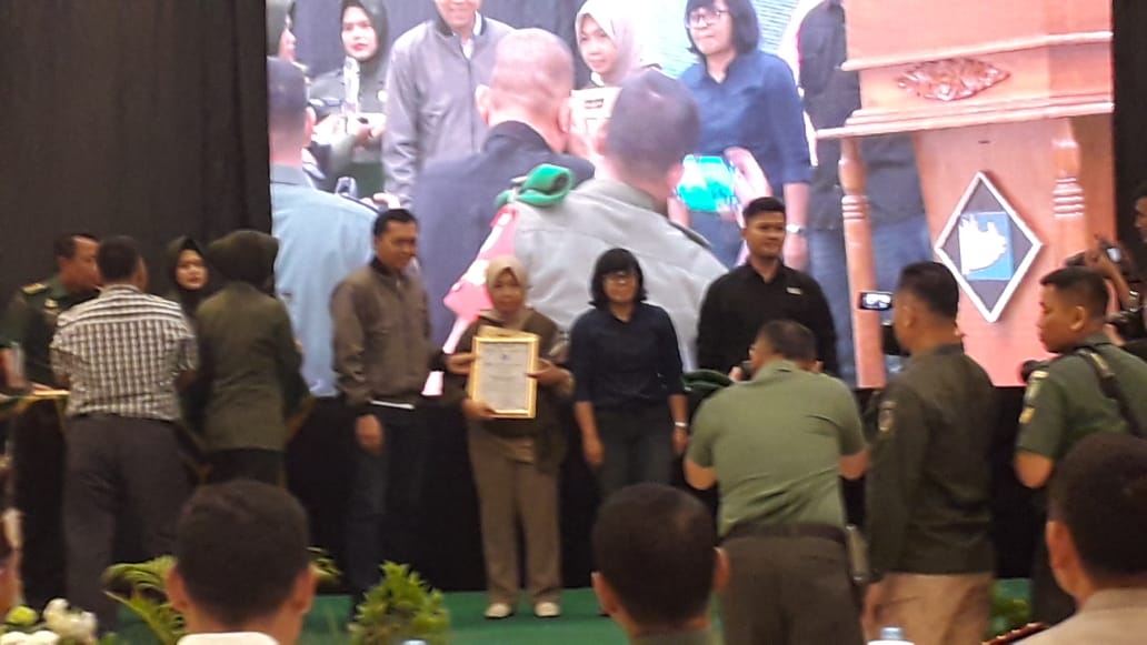 Anggota IWO Bogor Raya ini Dapatkan Anugrah Suryakancana Award 2019 Wartawan Terbaik Korem 061/SK