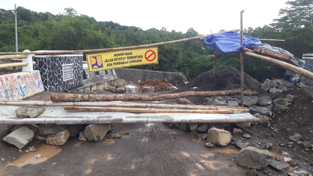 Lambatnya Pengerjaan Proyek Jembatan Paranje Menuai Protes Warga Cikadu Desa Rabak