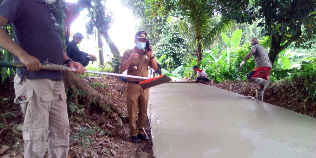 Kelurahan Pondok Rajeg Laksanakan Pengecoran Jalan Lintas RW Lokasi Ke 4
