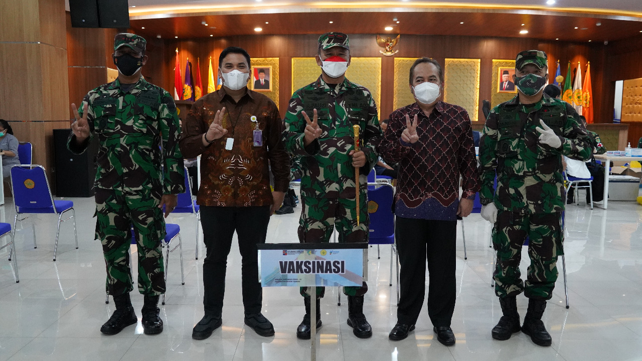 Brigjen TNI Achmad Fauzi Tinjau Serbuan Vaksinasi Gelaran Korem 061/SK Bersama Univ.Pakuan