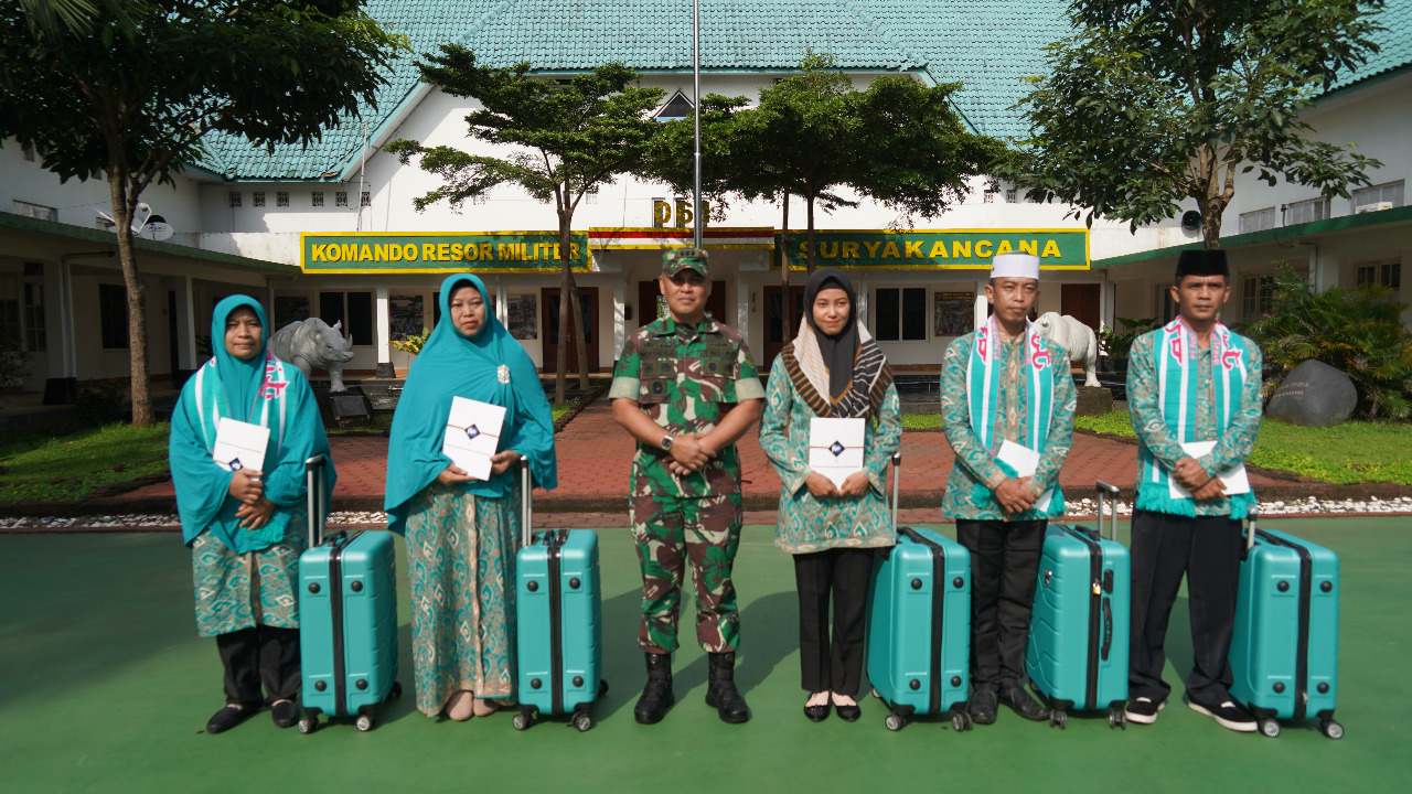 Danrem 061/Sk Brigjen TNI Rudy Saladin, MA Berangkatkan Umroh dan Memberikan Sepeda Patroli Untuk Pengamanan VVIP Istana Bogor